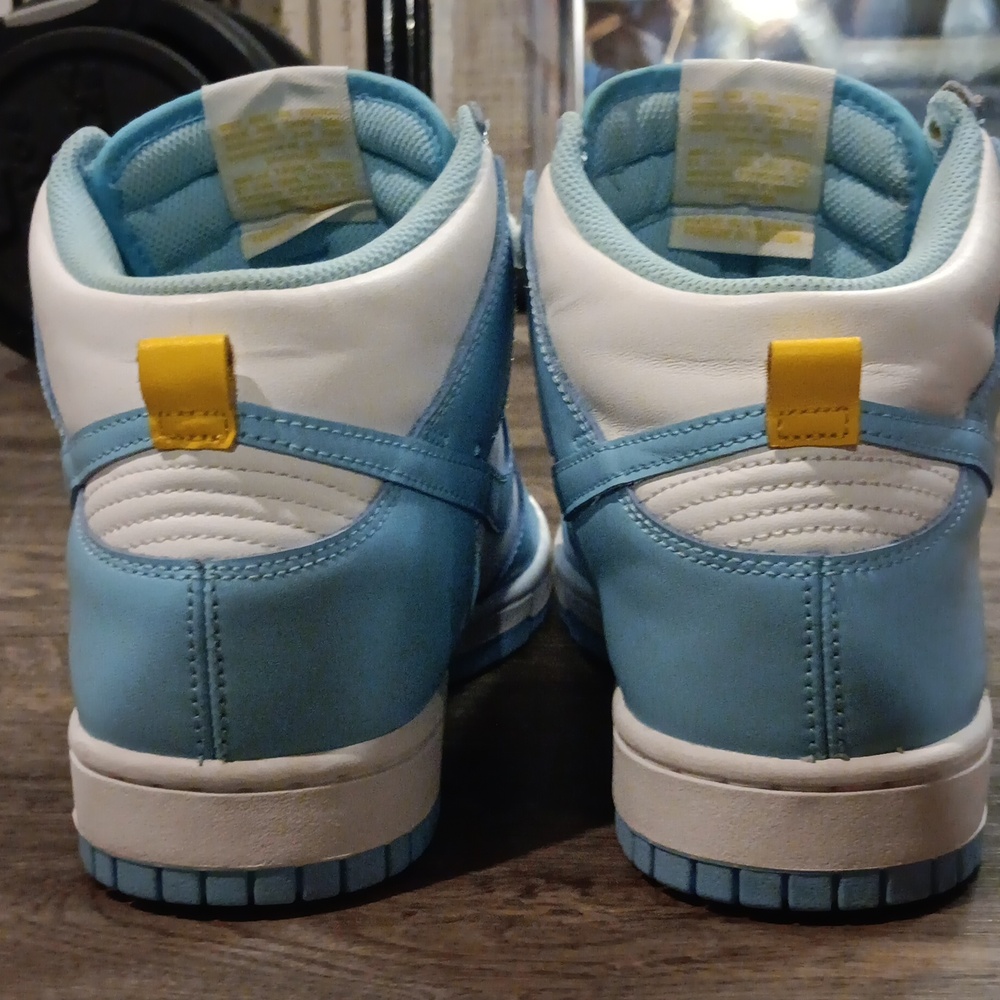 Nike High-Top Dunks in Light Blue and White. Size 9mens - Picture 5 of 6